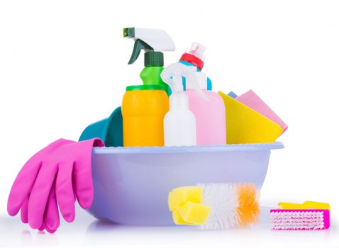 Local cleaning team working in a Bromley flat with move-out access challenges